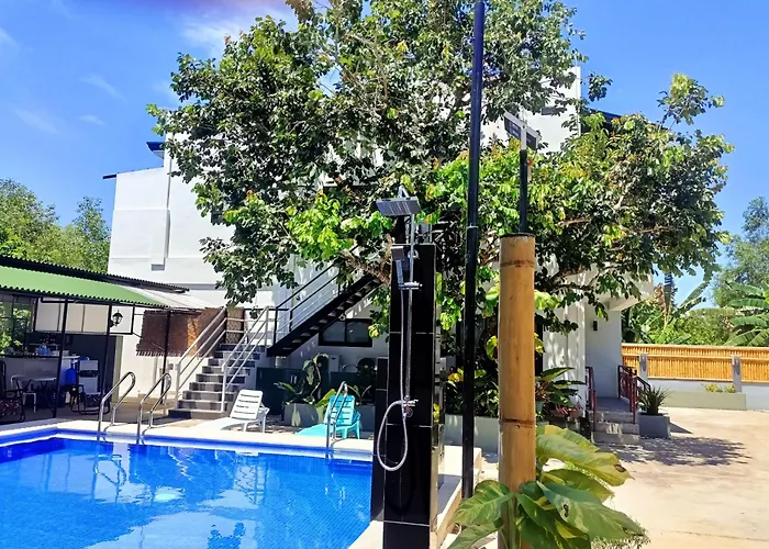 Alona Whitehouses Resort