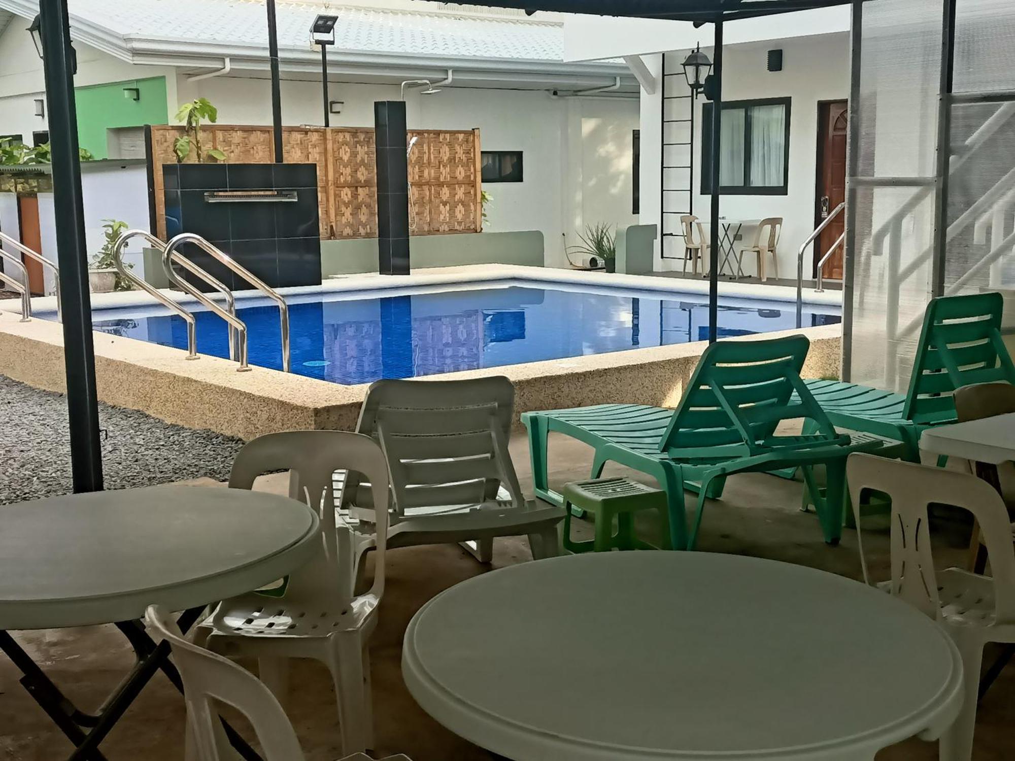 Resort Alona Whitehouses 4*