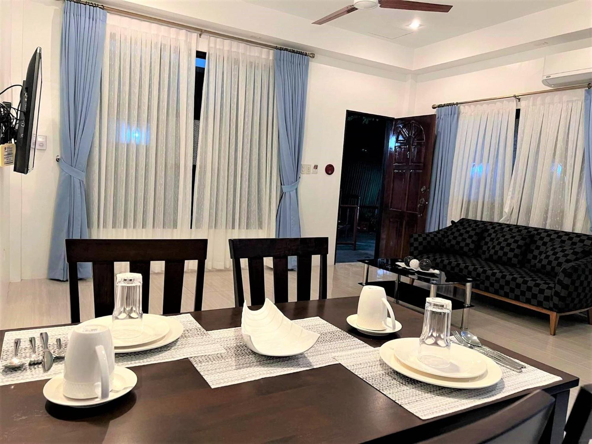 Alona Whitehouses Resort